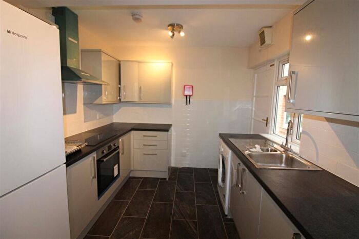 4 Bedroom Semi-Detached House To Rent In Burlington Road, Southampton, SO15