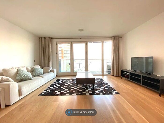 2 Bedroom Flat To Rent In New Providence Wharf, London, E14