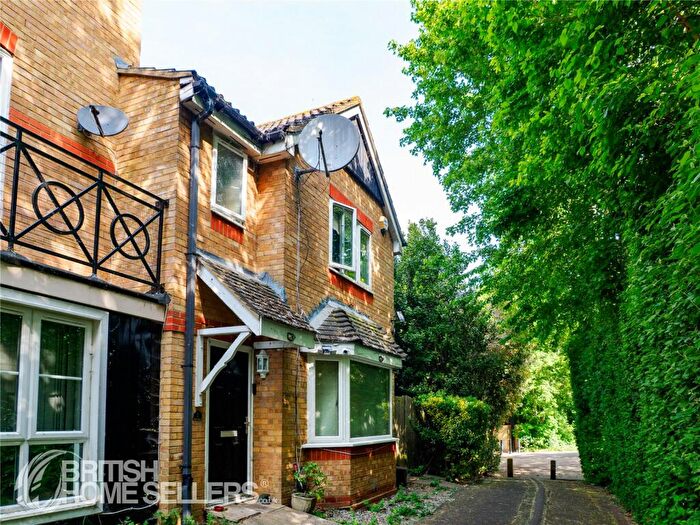 3 Bedroom End Of Terrace House For Sale In Punchard Crescent, Enfield, EN3
