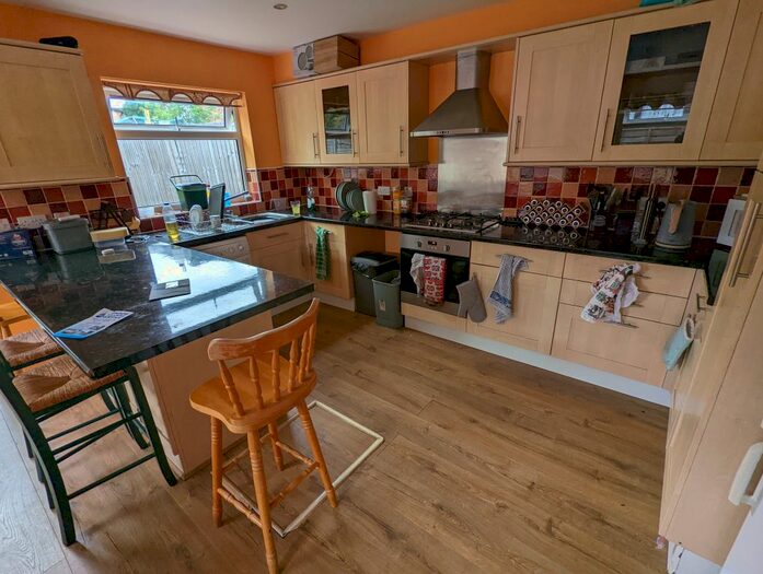 3 Bedroom Semi-Detached House To Rent In Stanhope Road, Reading, RG2