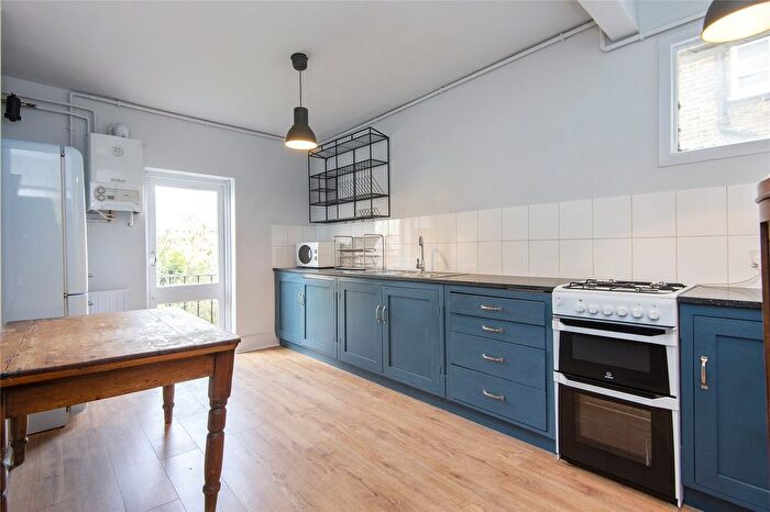 3 Bedroom Flat To Rent In Thistlewaite Road, Clapton, London, E5
