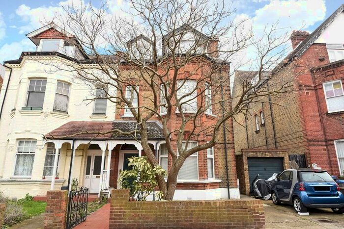 1 Bedroom Apartment To Rent In King Charles Road, KT5