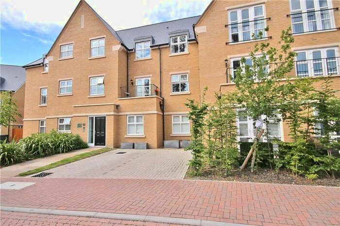 2 Bedroom Flat To Rent In Queenswood Crescent, Englefield Green, Egham, Surrey, TW20