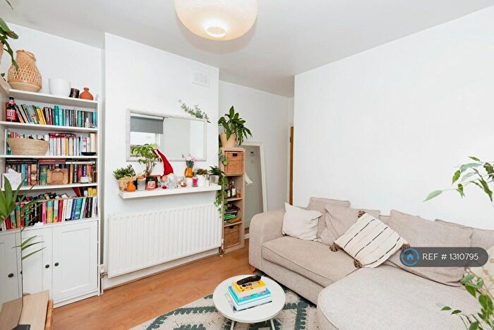 2 Bedroom Flat To Rent In Leyton, London, E10