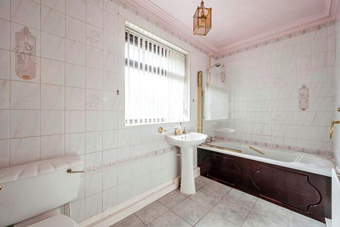 2 Bedroom Detached Bungalow For Sale In Mill Lane, Warmsworth, Doncaster, DN4