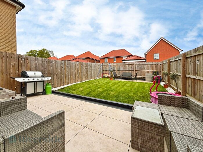 3 Bedroom Semi-Detached House For Sale In Bilson Crescent, Hessle, HU13
