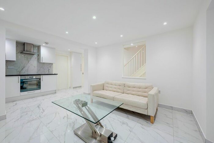 2 Bedroom Flat To Rent In Upper Tachbrook Street, London, SW1V