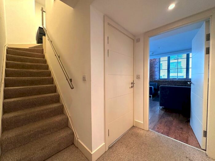2 Bedroom Flat To Rent In Crispin Lofts, New York Road, Leeds, West Yorkshire, LS2
