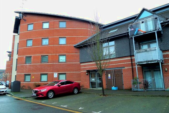 2 Bedroom Flat For Sale In Page Road, Bedfont, TW14