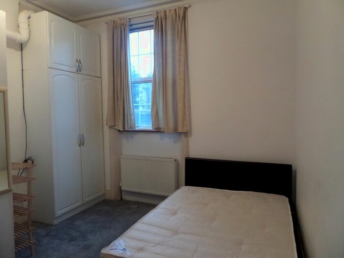 Studio To Rent In Shepherds Bush Road, London, W6