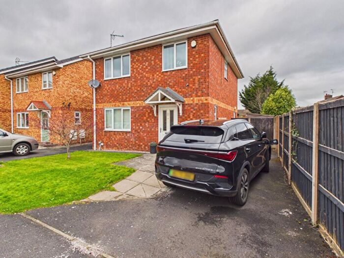 3 Bedroom Detached House For Sale In The Yews, Saltney Ferry, CH4