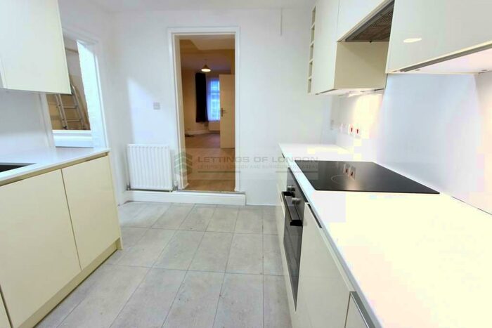 3 Bedroom Terraced House To Rent In Durants Park Avenue, Enfield, EN3