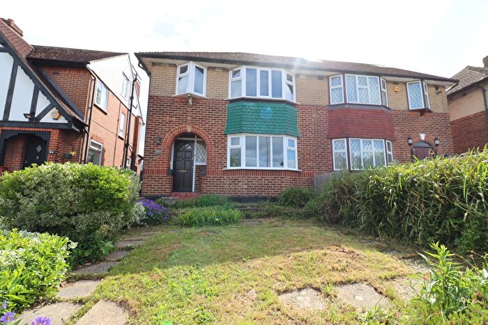 4 Bedroom Semi Detached House For Sale In Kenilworth Road, Edgware, HA8