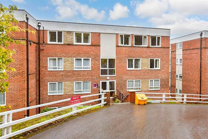 2 Bedroom Flat For Sale In London Road, River, Kent, CT17