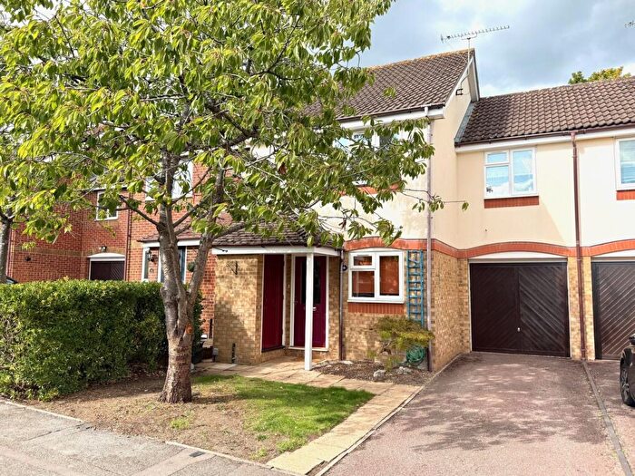 3 Bedroom Semi-Detached House To Rent In Milward Gardens, Binfield, RG12