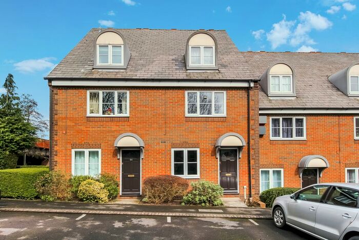 1 Bedroom Flat To Rent In Waterside Court, Alton, Hampshire, GU34