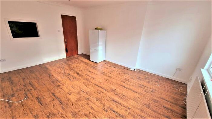 1 Bedroom Flat To Rent In Heath Road, Twickenham, TW1