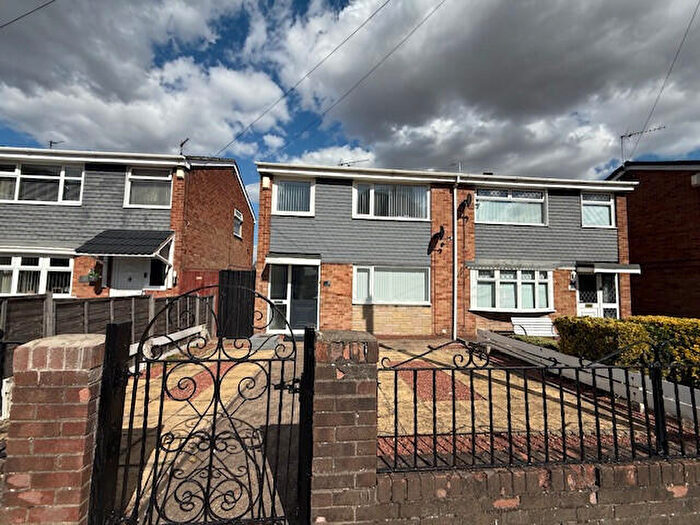 3 Bedroom Semi-Detached House To Rent In Wawne Road, Hull, Yorkshire, HU7