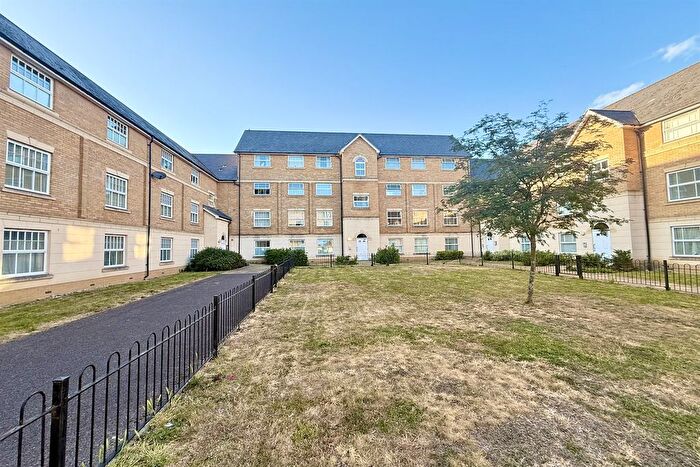 2 Bedroom Flat To Rent In Malyon Close, Braintree, CM7