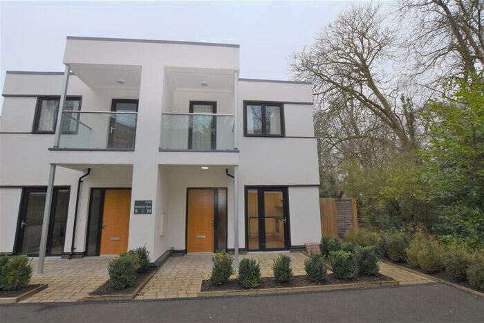 3 Bedroom Semi-Detached House To Rent In Broadoak Place, RG6