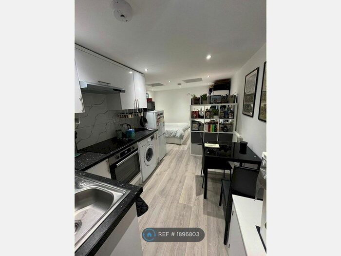 Studio To Rent In Campus Road, London, E17