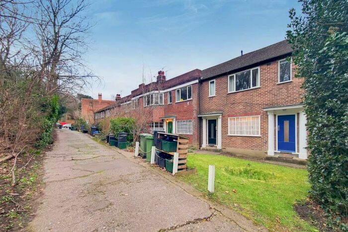 2 Bedroom Flat To Rent In Beckenham Lane, Bromley, BR2