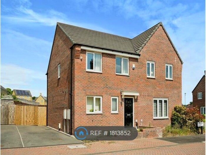 3 Bedroom Semi-Detached House To Rent In Blencartha Crescent, Leeds, LS9