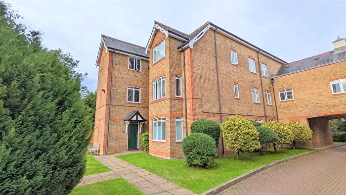 1 Bedroom Flat To Rent In Holywell Hill, St. Albans, AL1