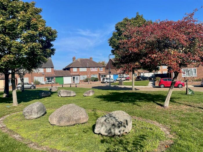 2 Bedroom Flat To Rent In Rydal Way, Ruislip, HA4