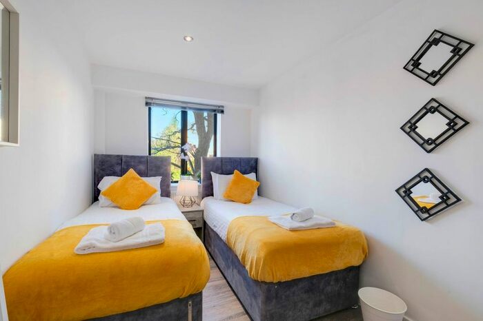 2 Bedroom Flat To Rent In Kings Road, Reading, RG1