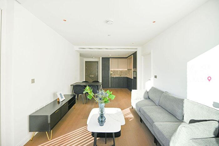 2 Bedroom Flat To Rent In Phoenix Court, Gasholder Place, London, SE11