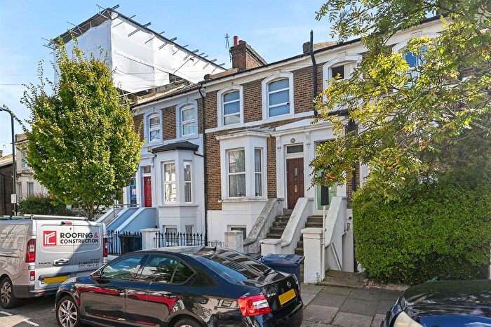 2 Bedroom Flat For Sale In Chaucer Road, London, W3