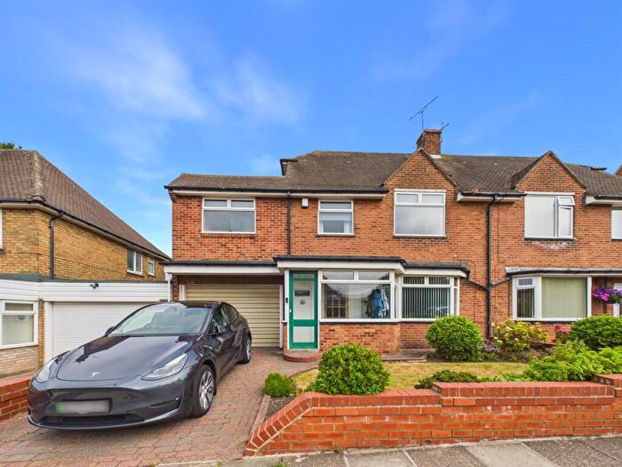 4 Bedroom Semi-Detached House For Sale In Kennersdene, Tynemouth, NE30