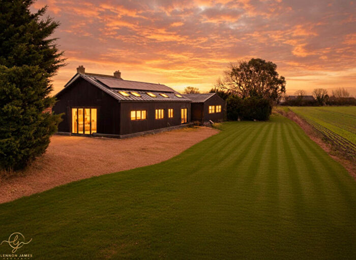 4 Bedroom Barn Conversion For Sale In Oilmills Road, Ramsey Mereside, PE26