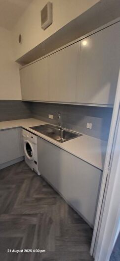 3 Bedroom Flat To Rent In Moira Place, Cardiff, CF24