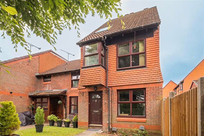 1 Bedroom Maisonette To Rent In Veryan, Woking, GU21