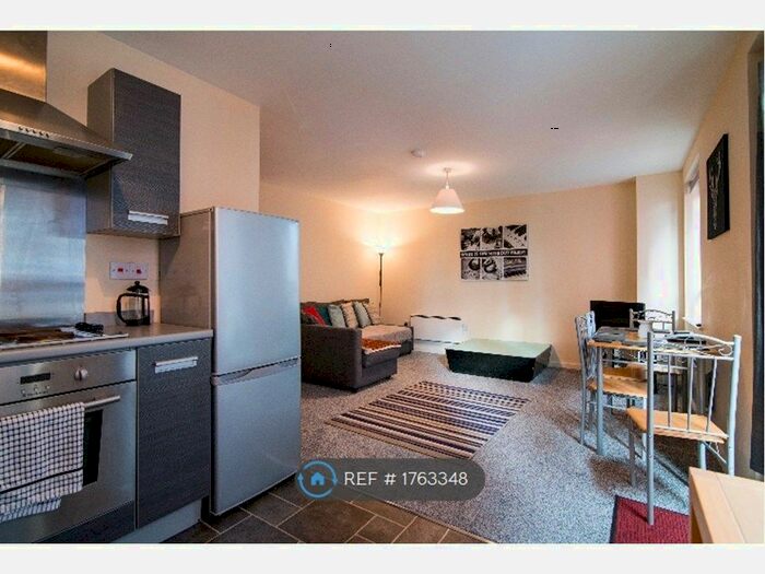 2 Bedroom Flat To Rent In Blantyre Street, Manchester, M15
