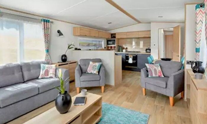 2 Bedroom Mobile/park Home For Sale In St. Leonards, Ringwood, BH24