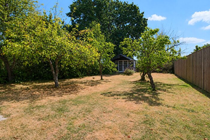4 Bedroom Semi-Detached House For Sale In West End Road, Southampton, SO18