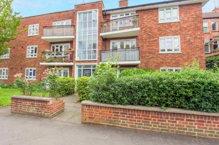 2 Bedroom Flat To Rent In Coombe Road, New Malden, KT3