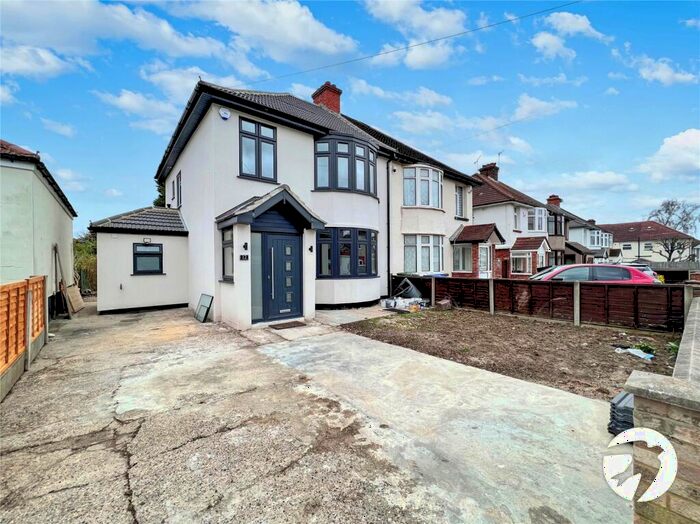 4 Bedroom Semi-Detached House To Rent In St. Quentin Road, Welling, DA16