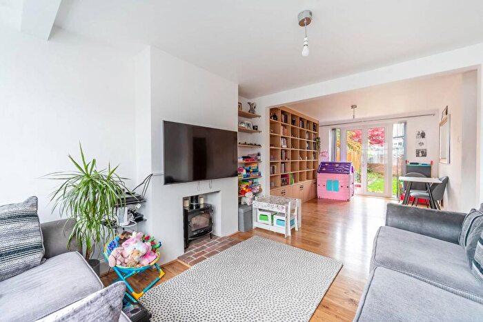 4 Bedroom Semi Detached House For Sale In Felbridge Avenue, Stanmore, HA7