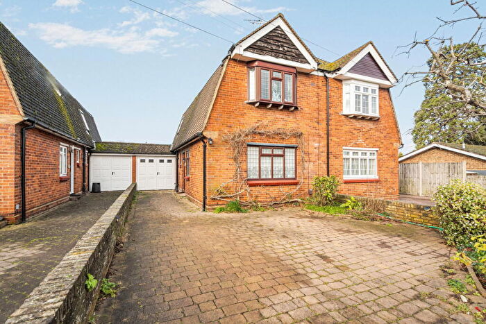 3 Bedroom Semi-Detached House For Sale In Versatile / Bedroom Semi - Walking Distance To Station & Town Centre, ME8