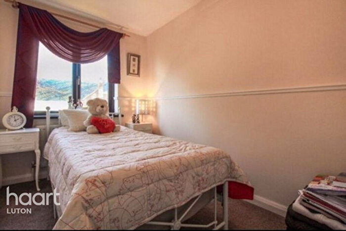 5 Bedroom Detached House For Sale In Hart Hill Lane, Luton, LU2