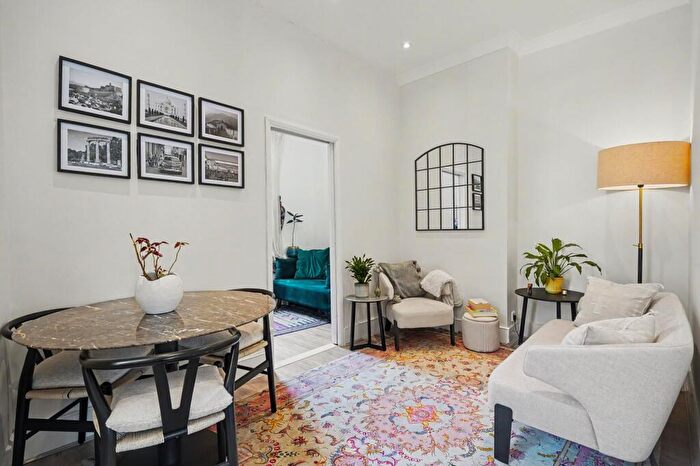 2 Bedroom Apartment To Rent In Fairbridge Road, London, N19