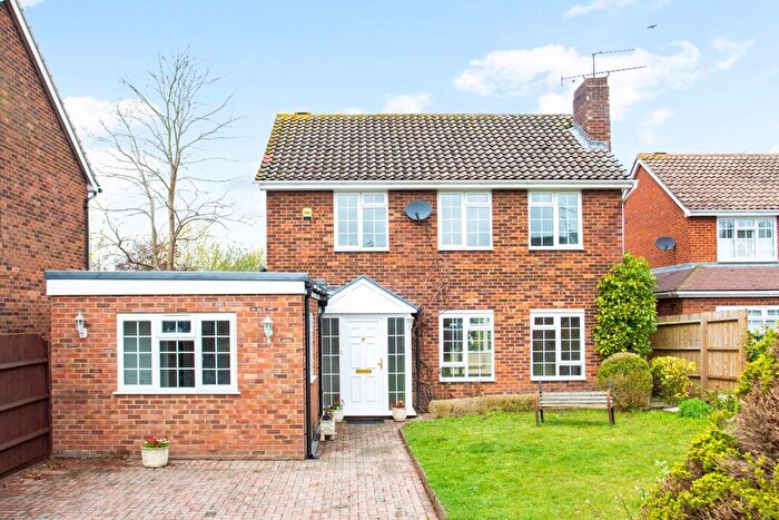 4 Bedroom Detached House To Rent In St Andrews Walk, Cobham, Surrey, KT11