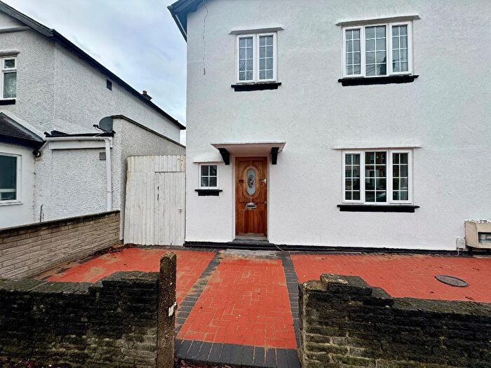 3 Bedroom End Of Terrace House To Rent In Hale End Road, Woodford Green, Woodford Green, IG8