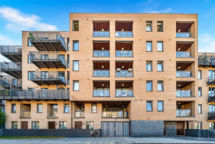 1 Bedroom Flat For Sale In Minton Court, Fairfield Road, London, E3