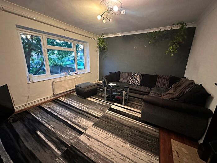 2 Bedroom Maisonette To Rent In Trevor Close, Northolt, UB5