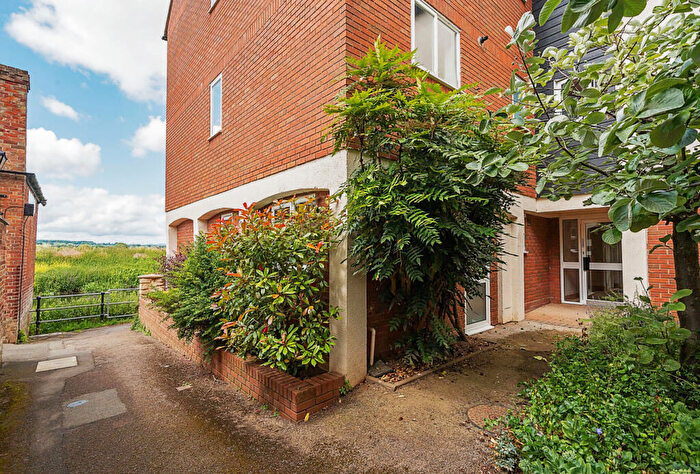 1 Bedroom Apartment For Sale In Priors Court, Back Of Avon, Tewkesbury, Gloucestershire, GL20